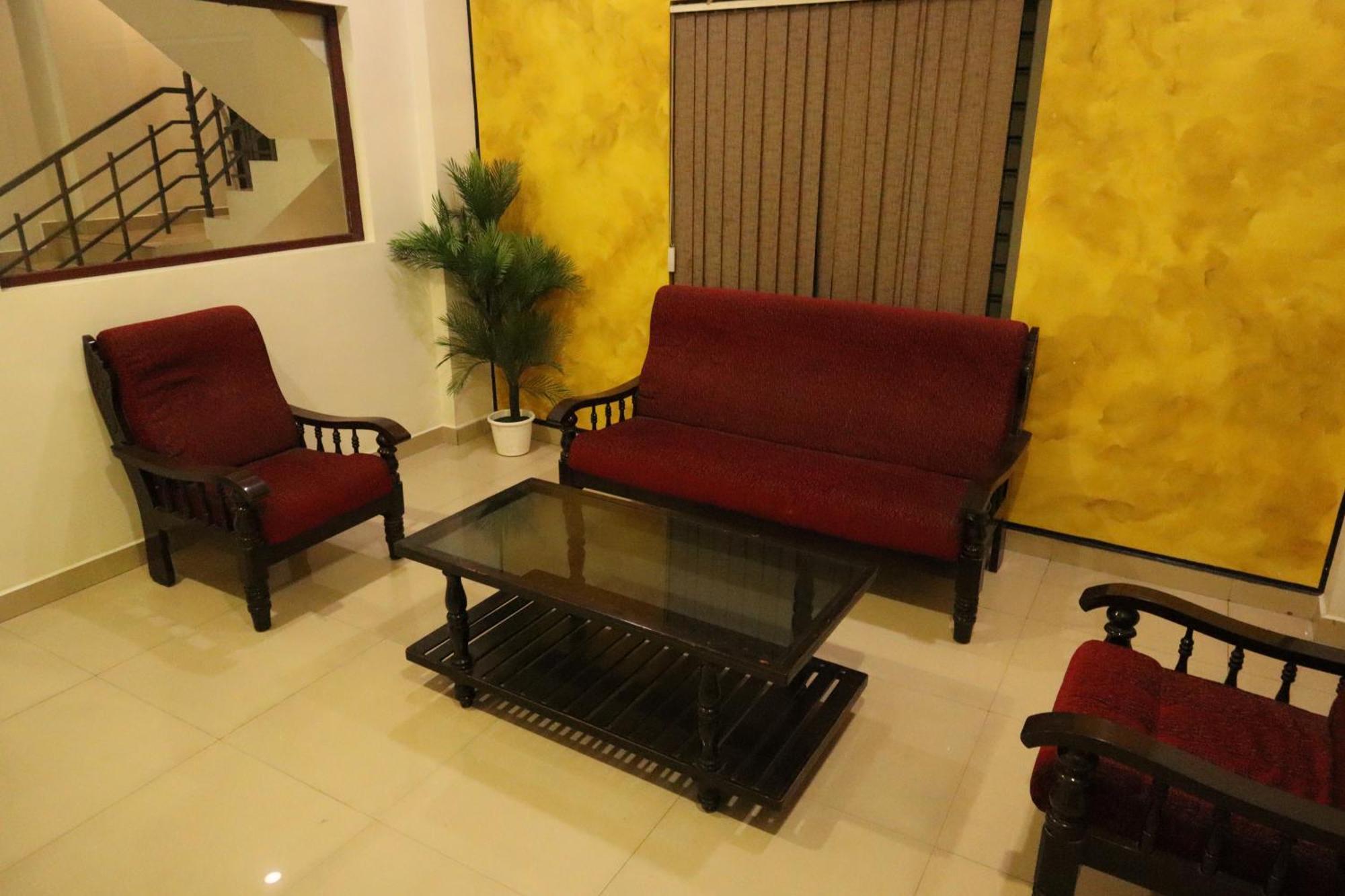 Shanthi Residency Pathanāmthitta Exteriör bild