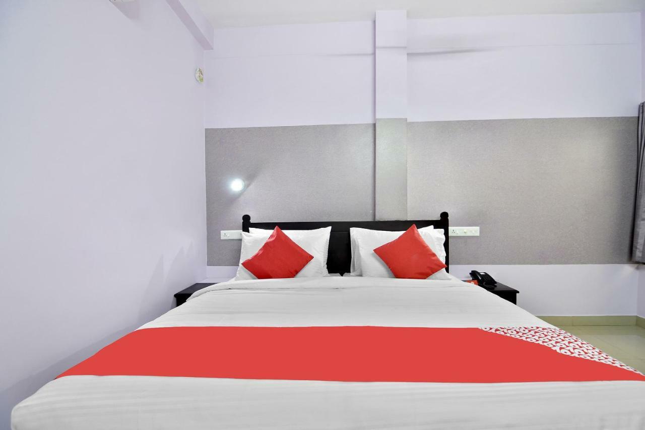 Shanthi Residency Pathanāmthitta Exteriör bild